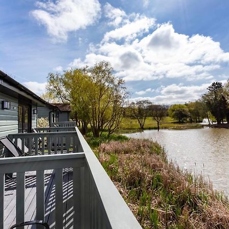 Villa The Vale Golf & Country Club Bishampton Esterno foto