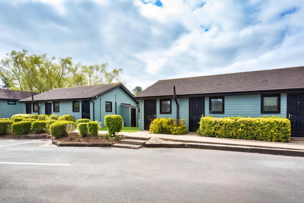 Villa The Vale Golf & Country Club Bishampton Esterno foto