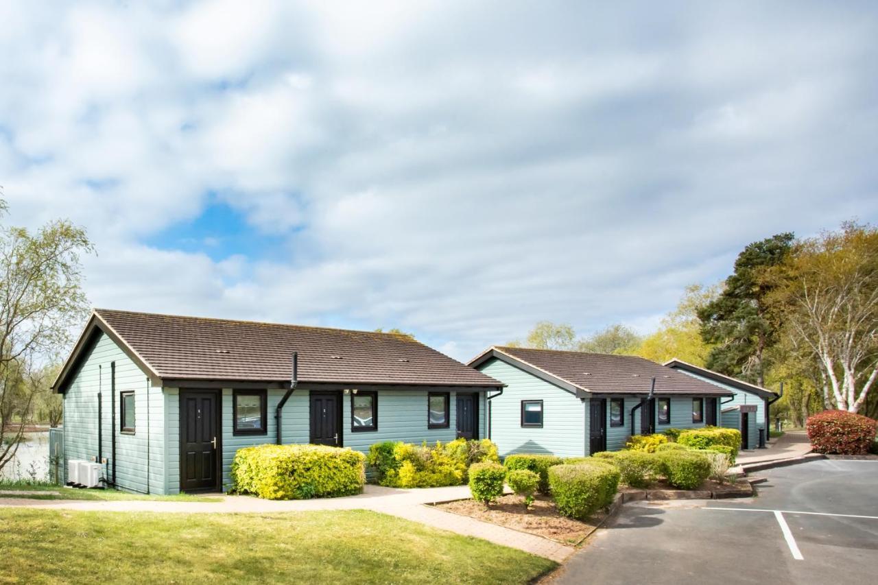 Villa The Vale Golf & Country Club Bishampton Esterno foto