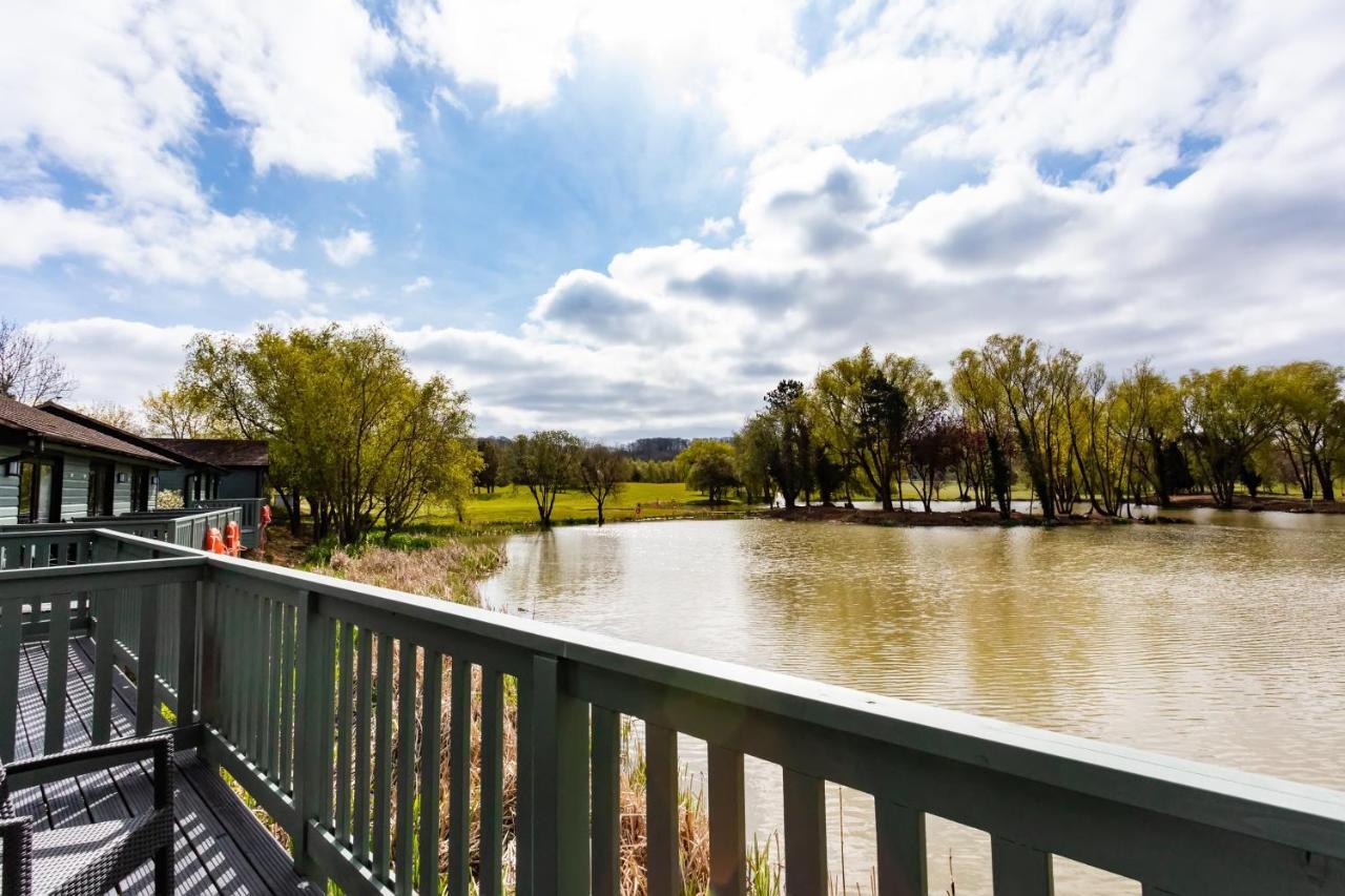 Villa The Vale Golf & Country Club Bishampton Esterno foto
